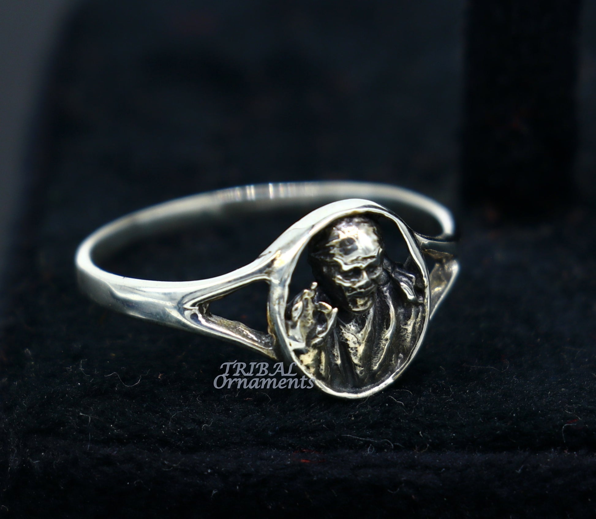 Sterling silver vintage Sai Baba ring band with customized antique design, ideal for bridal wedding jewelry and gifting.