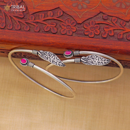 Sterling silver ankle bracelet with vintage leaf design from TRIBAL ORNAMENTS, 4 mm adjustable foot jewelry.