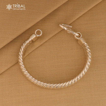 8.5-inch sterling silver curb chain bracelet by Tribal Ornaments, unisex men's jewelry with detailed chain links.