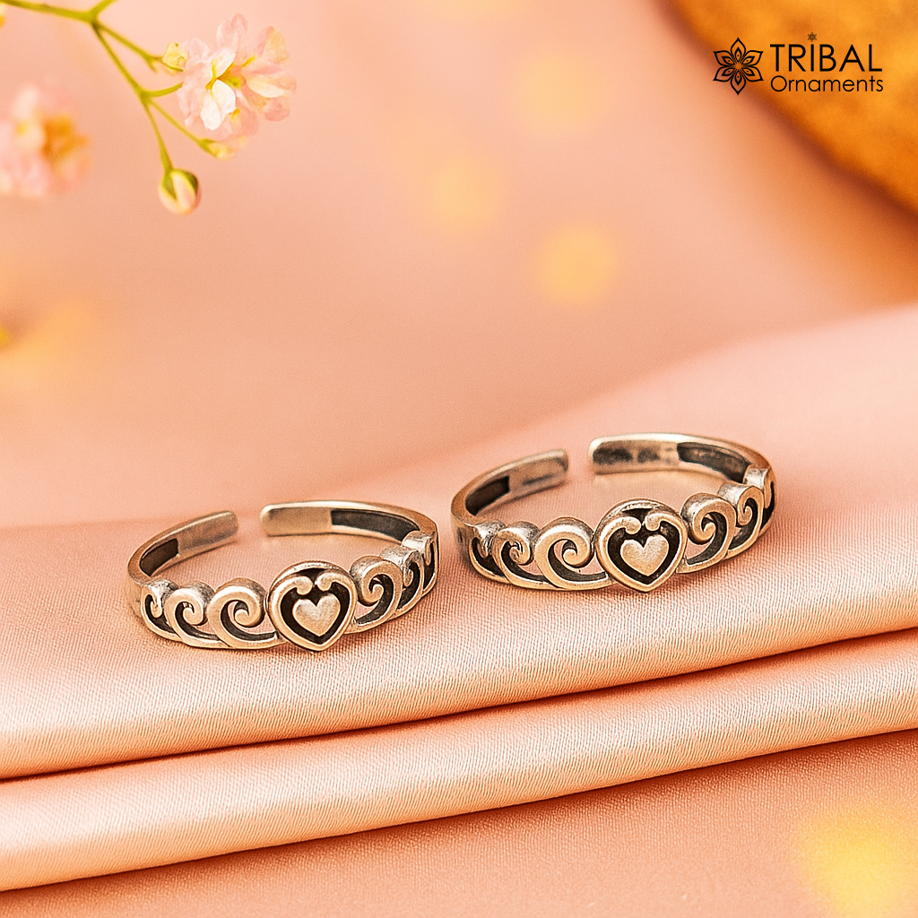 Sterling silver handmade vintage tribal toe ring from Tribal Ornaments, adjustable ethnic belly dance jewelry from India.