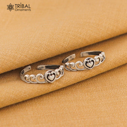 Sterling silver handmade vintage-style adjustable toe ring featuring tribal ethnic design, ideal for belly dance jewelry from India.