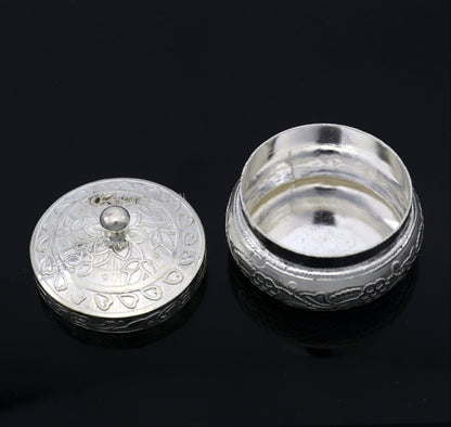 Vintage-style 925 solid silver jewelry and trinket box with floral detailing, crafted by TRIBAL ORNAMENTS.