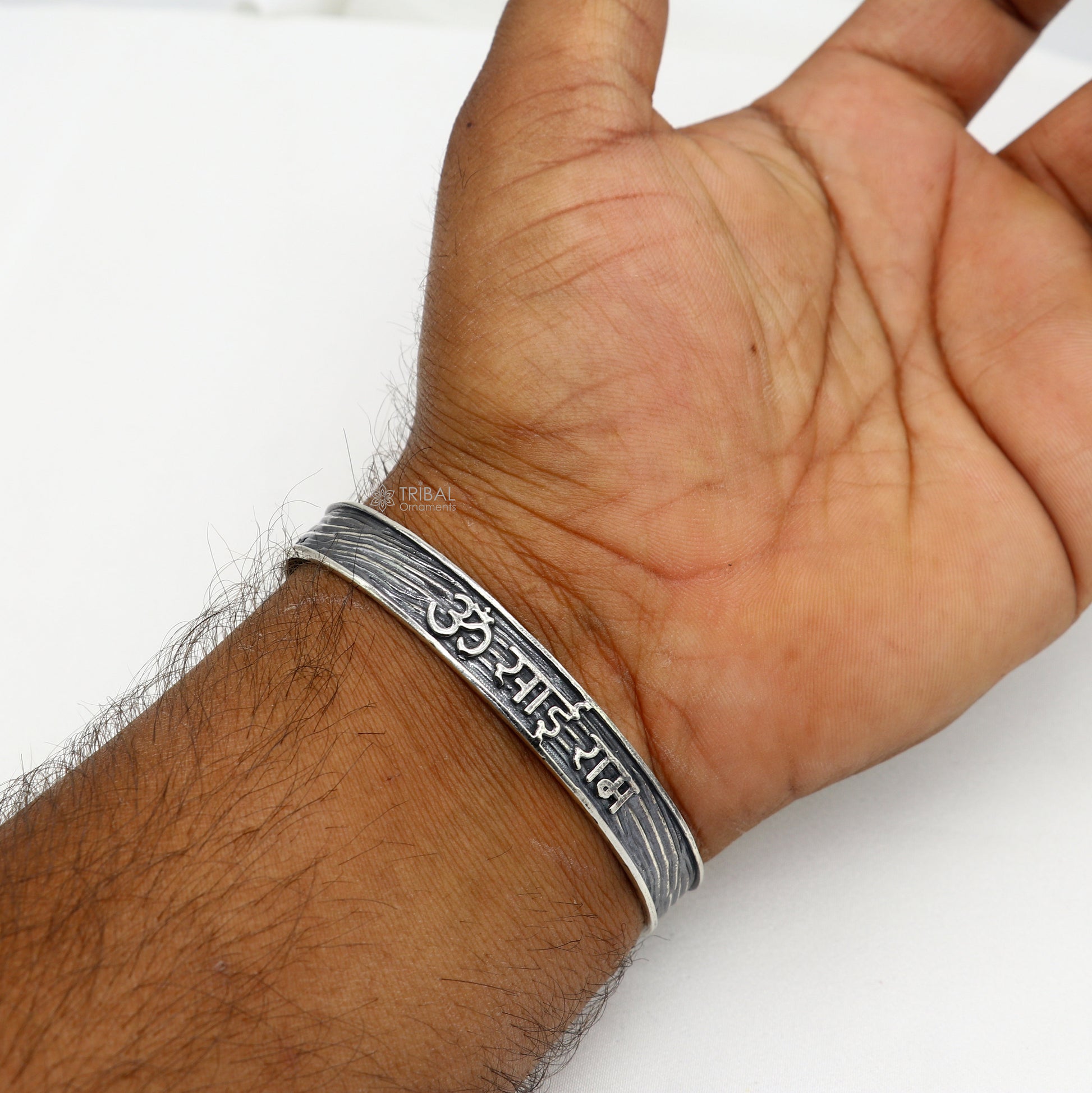 925 sterling handcrafted silver 'OM / AUM SAI RAM' mantra adjustable cuff kada unisex divine fashionable jewelry india CUFF236 - TRIBAL ORNAMENTS