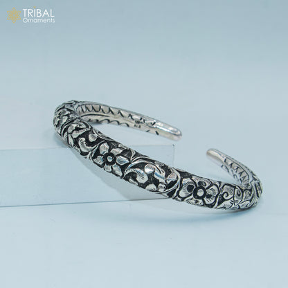 Sterling silver chitai work foot anklet kada with intricate ethnic design, customized by TRIBAL ORNAMENTS for traditional jewelry.