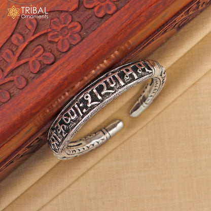 925 Sterling silver chitai work "Shri Krishna sharanam mam" krishna mantra bracelet kada divine unisex jewelry nsk839 - TRIBAL ORNAMENTS