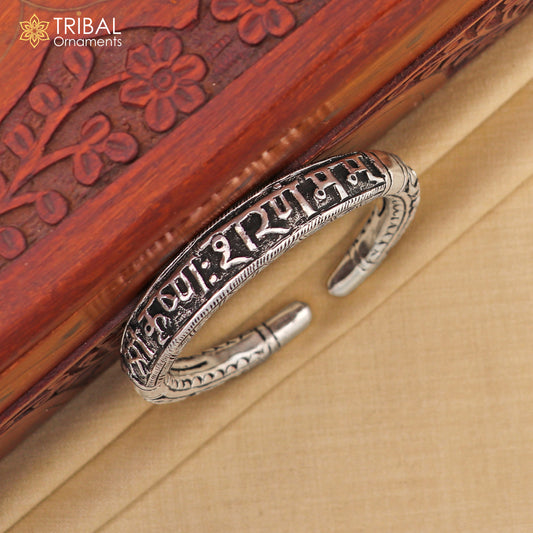 925 Sterling silver chitai work "Shri Krishna sharanam mam" krishna mantra bracelet kada divine unisex jewelry nsk839 - TRIBAL ORNAMENTS