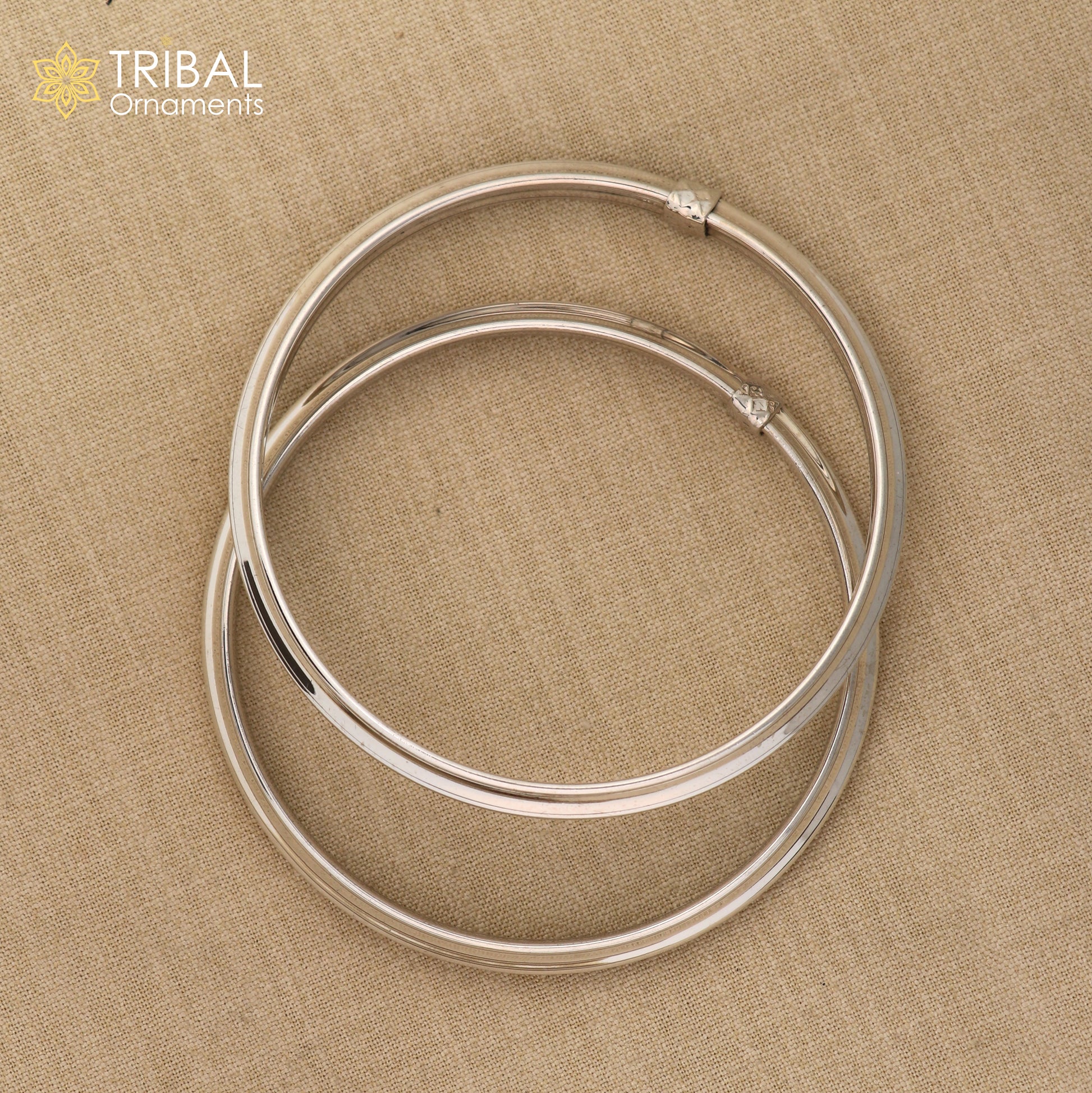 925 sterling silver customized shiny flexible bangle bracelet with tribal style design, stylish and versatile jewelry piece.
