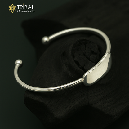 Sterling silver baby bracelet with plain bright design, ideal for newborns, from TRIBAL ORNAMENTS.