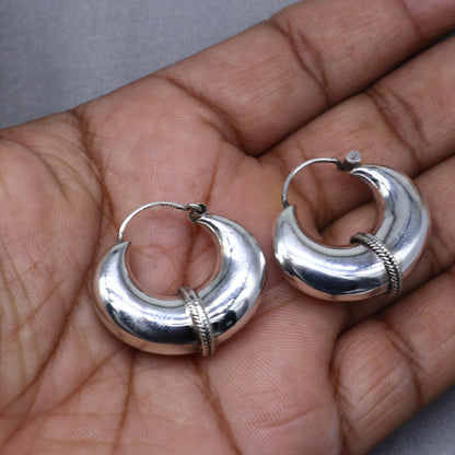 Elegant vintage 925 sterling silver hoops earrings with a plain design, showcasing cultural style and classic craftsmanship.