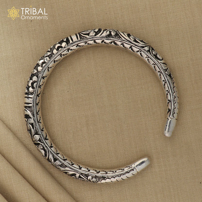Sterling silver flower design foot anklet kada with chitai work, ethnic jewelry by TRIBAL ORNAMENTS showing intricate craftsmanship.