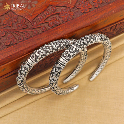 Sterling silver flower design foot anklet with chitai work, ethnic jewelry by TRIBAL ORNAMENTS.