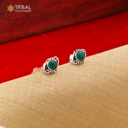 925 sterling silver green onyx stud earring with round shape, unisex jewelry by TRIBAL ORNAMENTS.