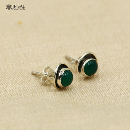Sterling silver round green onyx stud earring with unisex design, crafted by TRIBAL ORNAMENTS, showcasing elegant jewelry style.