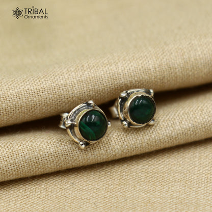 Sterling silver stud earring with a round green onyx stone, unisex jewelry from TRIBAL ORNAMENTS.