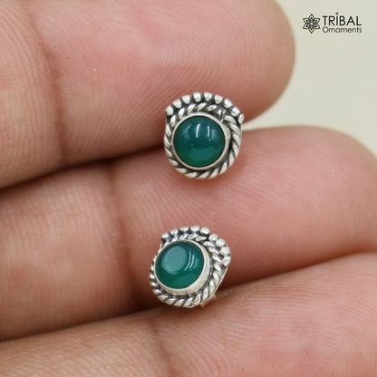 Sterling silver unisex stud earring featuring a round green onyx stone, crafted by Tribal Ornaments.