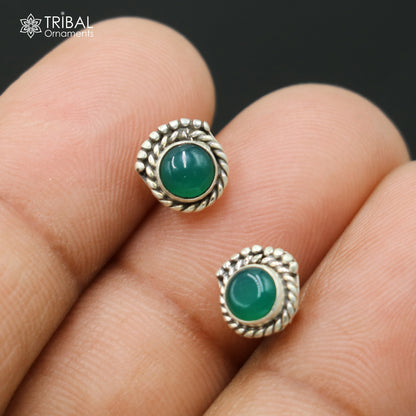 Sterling silver round green onyx stud earring by TRIBAL ORNAMENTS, unisex jewelry with polished green onyx gemstone.