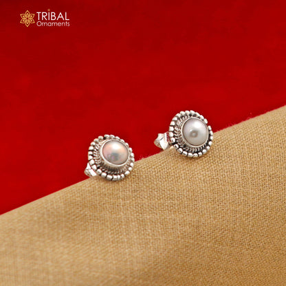925 sterling silver round pearl stud earring with unisex design, featuring a polished silver setting and a lustrous pearl stone.