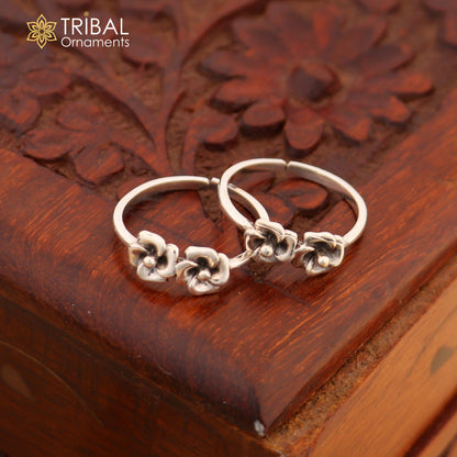 Sterling silver handcrafted brides toe ring with vintage ethnic design, featuring unique tribal ornament details for women and girls.