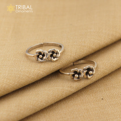 Handcrafted 925 sterling silver vintage ethnic brides toe ring with unique tribal design for women and girls.