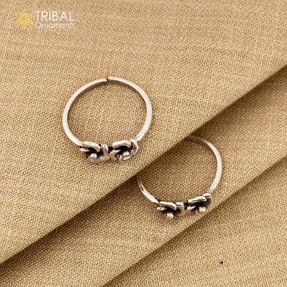Sterling silver handcrafted brides toe ring with vintage ethnic design, suitable for women and girls, by TRIBAL ORNAMENTS.