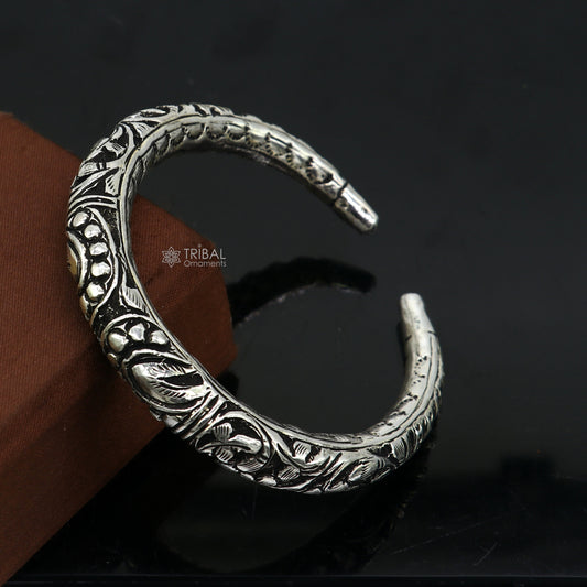 Sterling silver handmade tribal bangle bracelet with chitai work, unisex ethnic jewelry by Tribal Ornaments.
