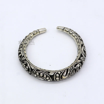 Sterling silver handmade tribal bangle bracelet featuring chitai work, unisex ethnic jewelry from Tribal Ornaments.