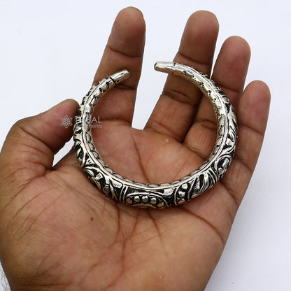 Sterling silver handmade bangle bracelet with chitai work, tribal ethnic design, unisex jewelry by TRIBAL ORNAMENTS.