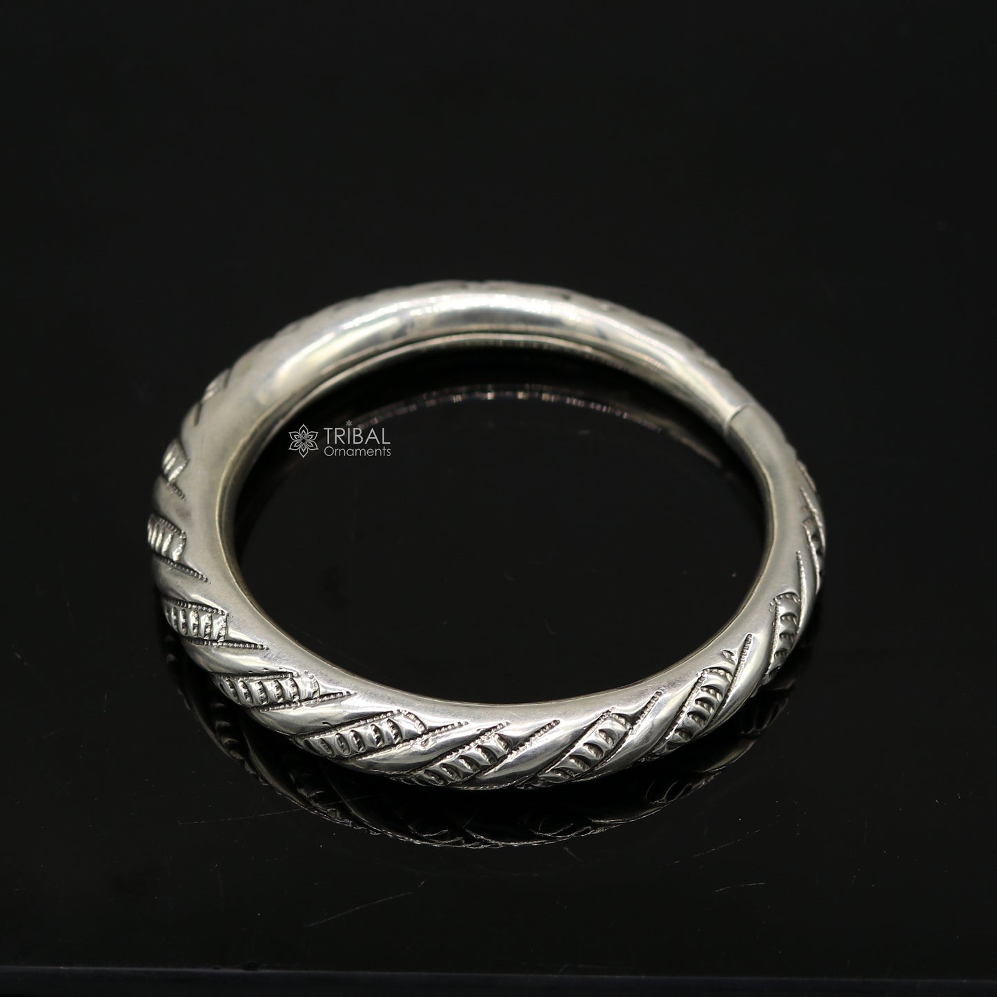 Unisex 925 sterling silver handmade heavy bangle bracelet with intricate tribal design from TRIBAL ORNAMENTS.