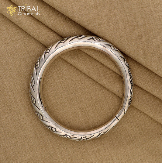 Unisex 925 sterling silver handmade heavy bangle bracelet with intricate tribal design from TRIBAL ORNAMENTS.