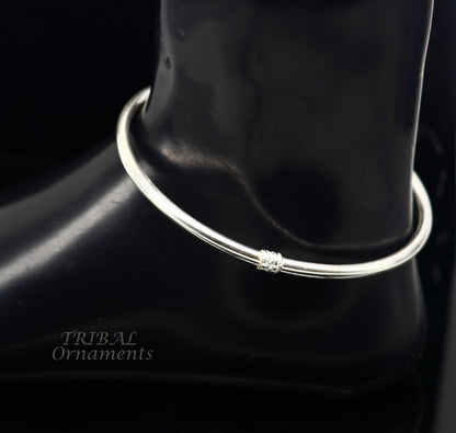 Sterling silver handmade Indian traditional women's foot kada ankle bracelet with plain design and tribal jewelry style.