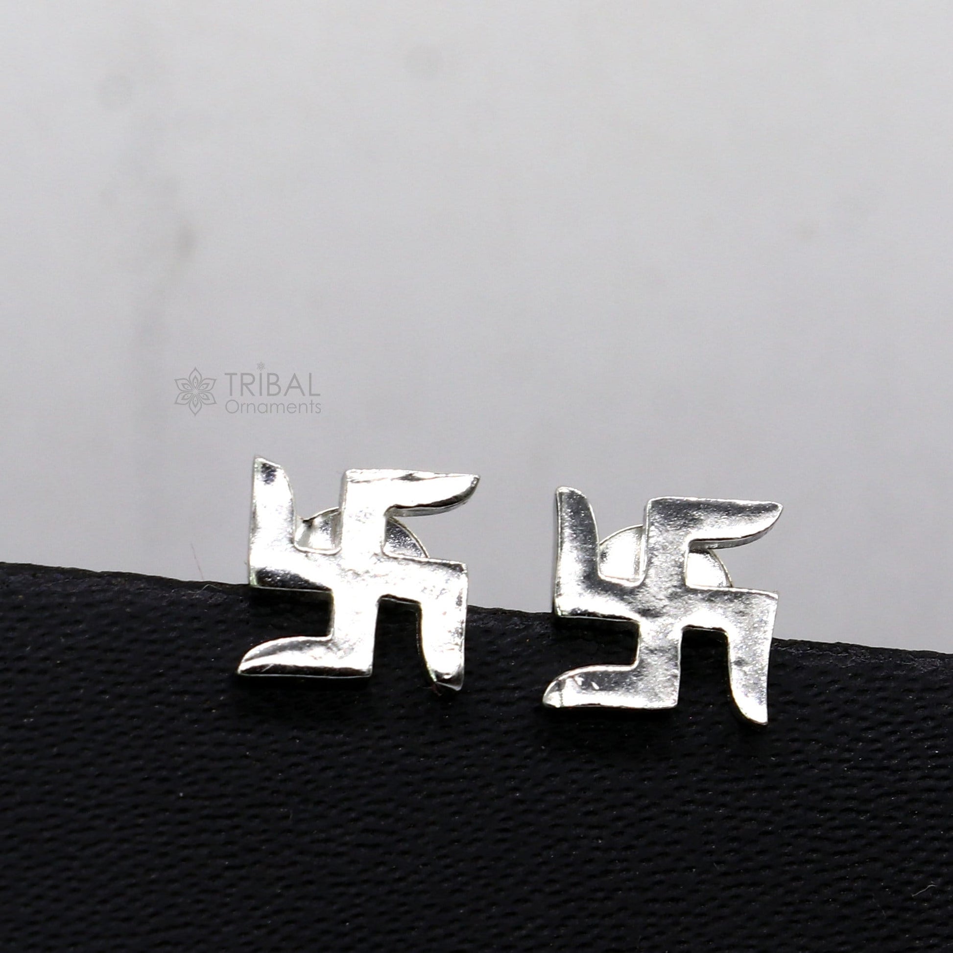 Unisex 925 sterling silver stud earring with a unique geometric design, handmade stylish jewelry by TRIBAL ORNAMENTS.