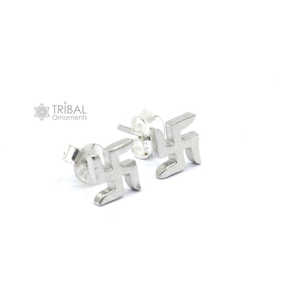 Unisex 925 sterling silver stud earring with a unique geometrical handmade design from Tribal Ornaments.