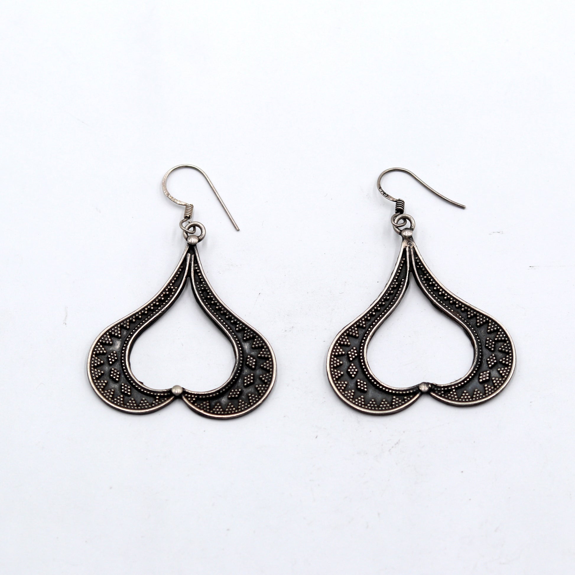 925 sterling silver heart shape and ethnic tribal design long drop dangle earring s1345 - TRIBAL ORNAMENTS
