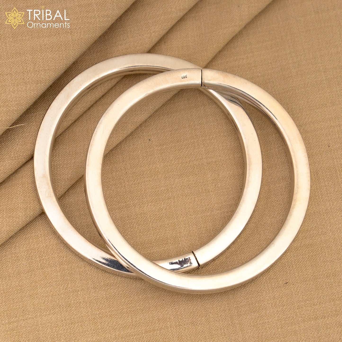 Unisex 925 sterling silver plain bangle bracelet with tribal-inspired design, crafted by TRIBAL ORNAMENTS.