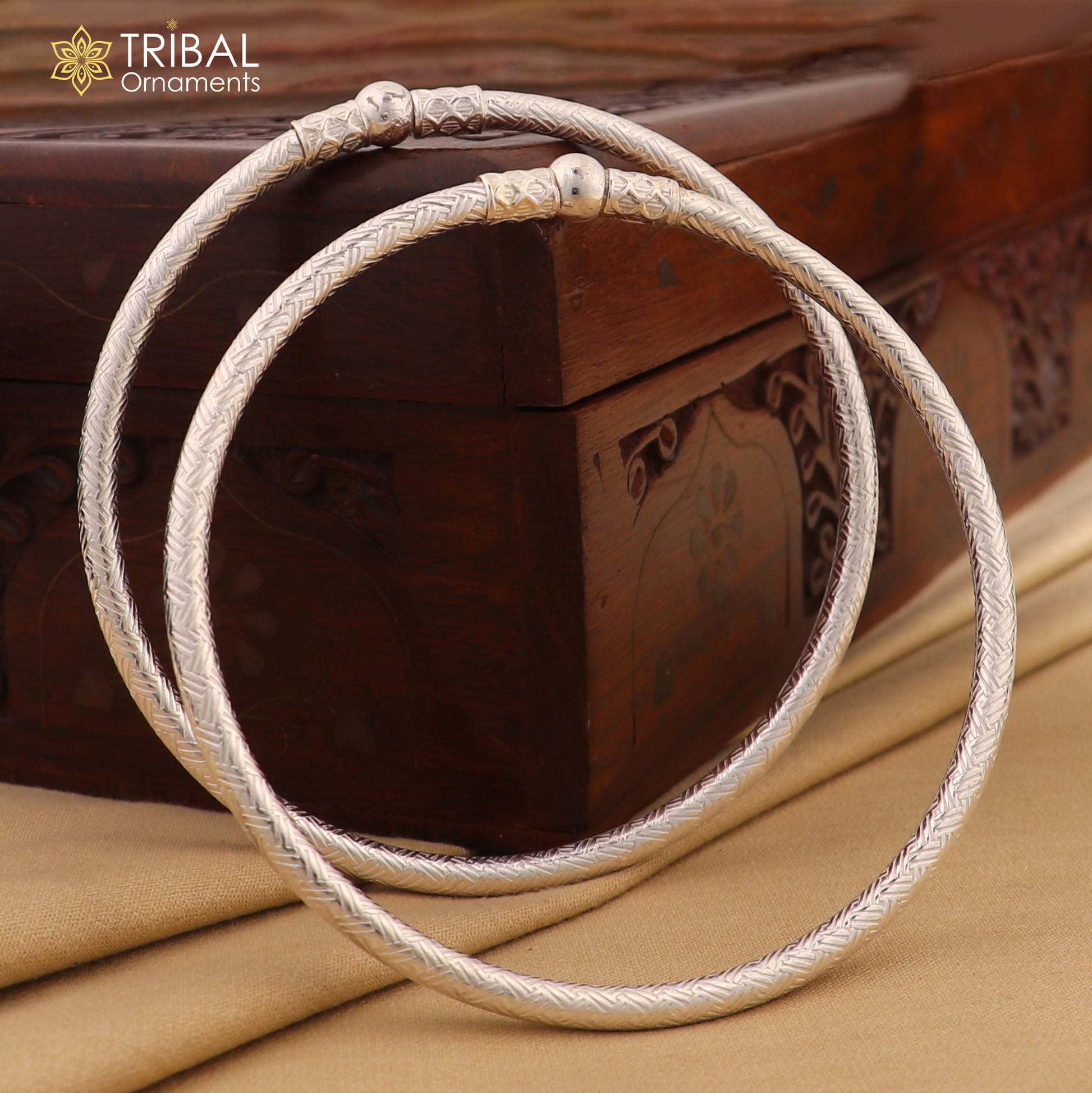 Traditional women's 925 sterling silver foot kada ankle bracelet with plain design, tribal jewelry style, customized for comfort.