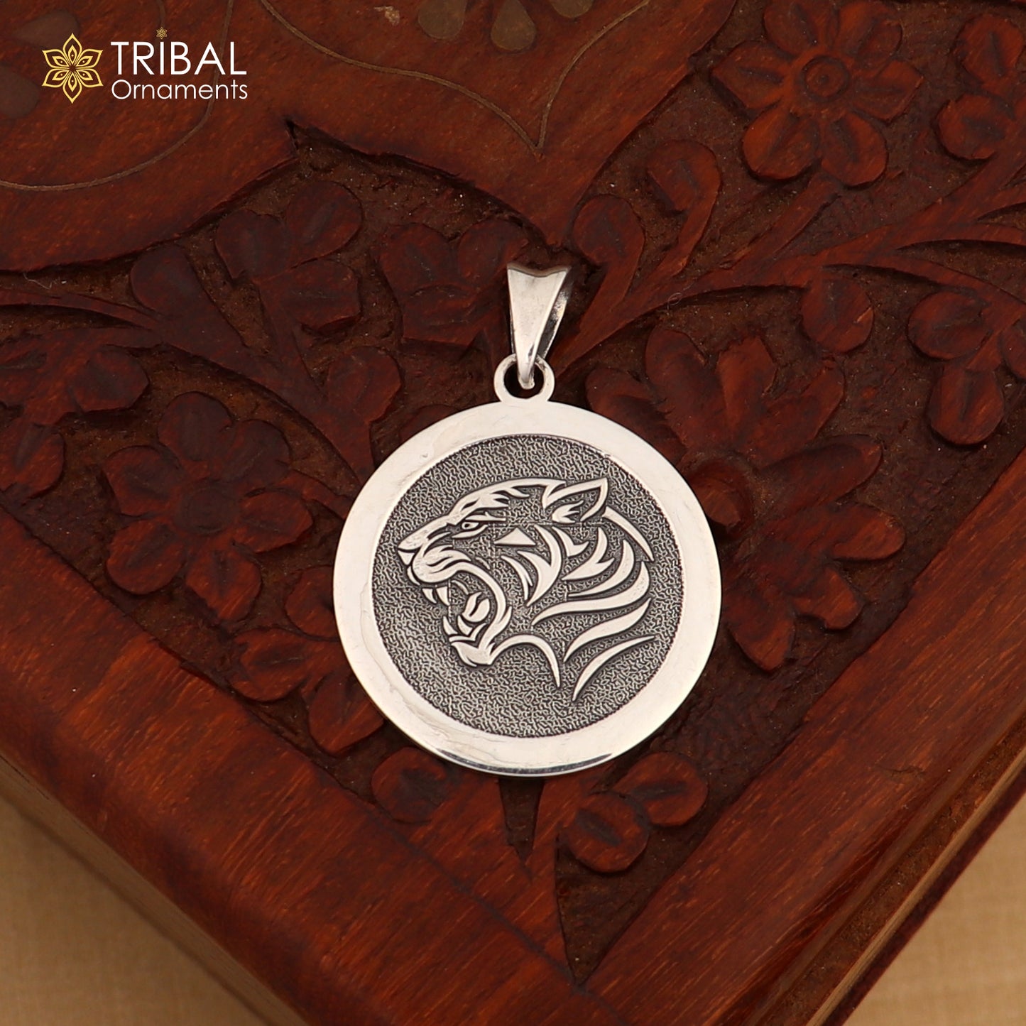 925 Sterling silver round shape lion design stylish pendant tribal jewelry nsp1071 - TRIBAL ORNAMENTS