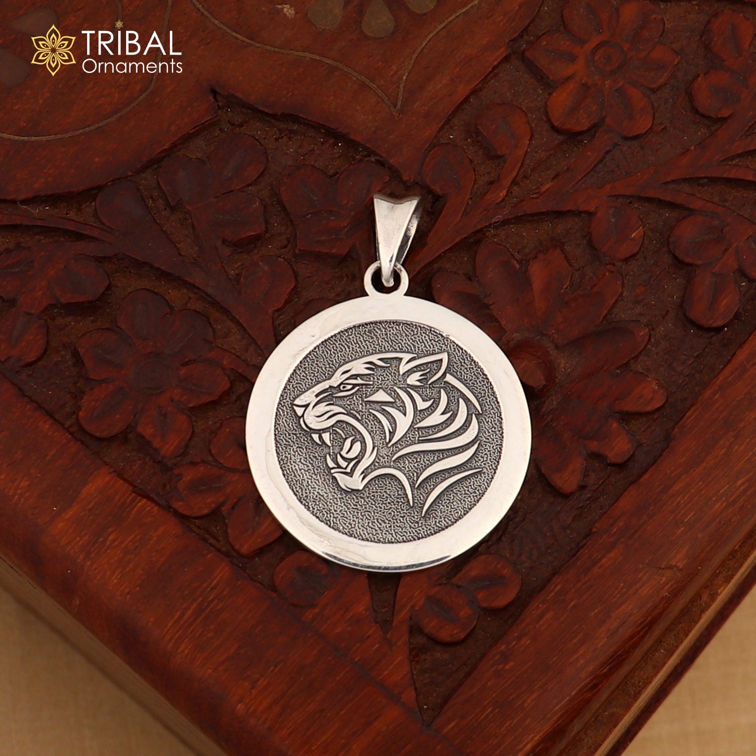 925 Sterling silver round shape lion design stylish pendant tribal jewelry nsp1071 - TRIBAL ORNAMENTS