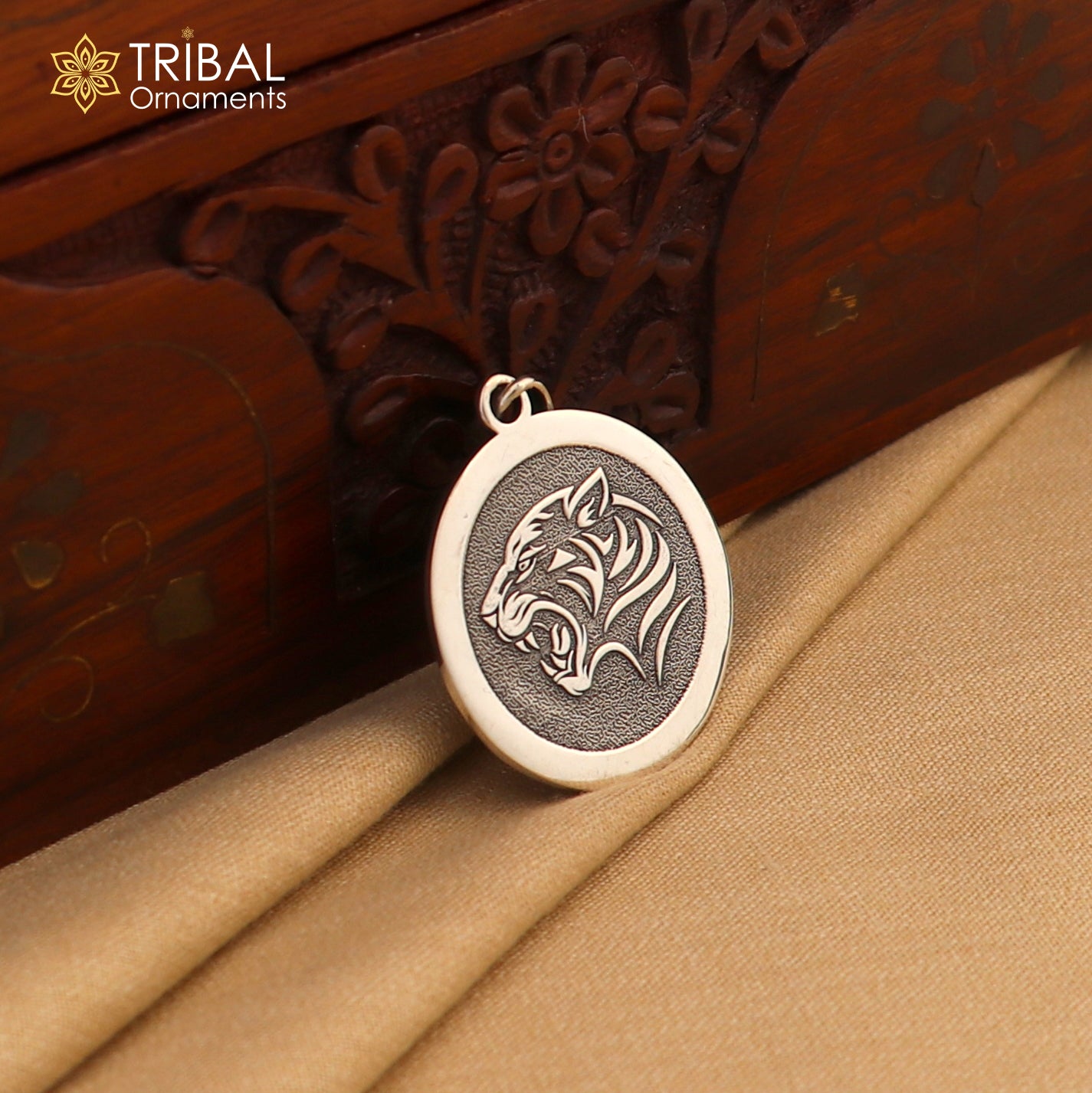 925 Sterling silver round shape lion design stylish pendant tribal jewelry nsp1071 - TRIBAL ORNAMENTS