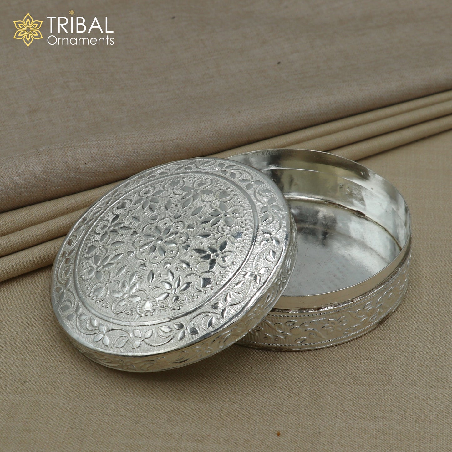 925 Sterling silver round shape trinket box , casket box , sindur box pooja utensils su1350 - TRIBAL ORNAMENTS
