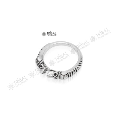 925 sterling silver handcrafted crocodile design thumb ring by TRIBAL ORNAMENTS, showcasing detailed reptile motif on solid band.