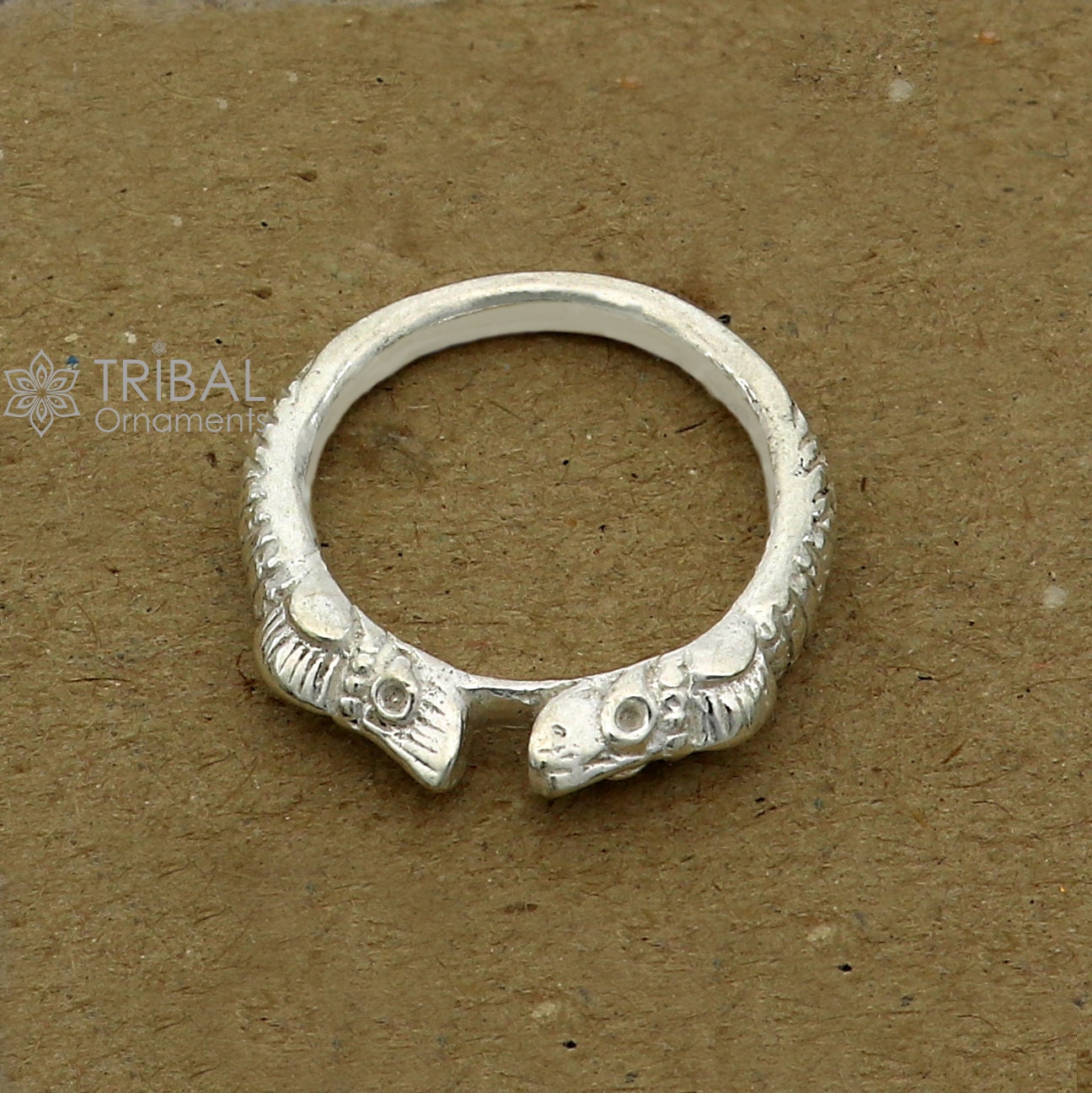 Sterling silver handcrafted crocodile design thumb ring by TRIBAL ORNAMENTS, solid jewelry band with detailed reptile motif