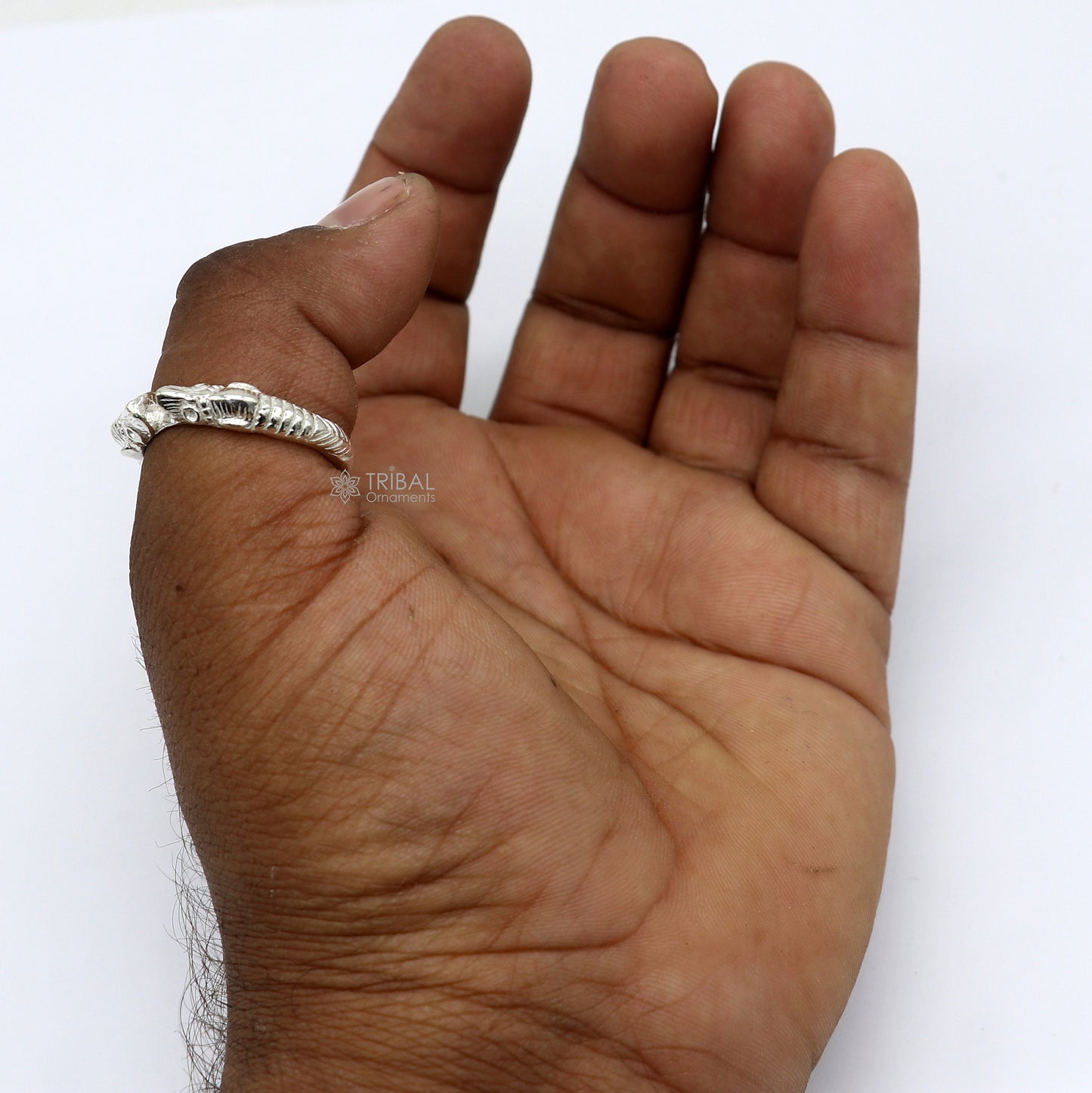 925 sterling silver handcrafted crocodile design thumb ring by TRIBAL ORNAMENTS, featuring detailed reptile-inspired jewelry craftsmanship.