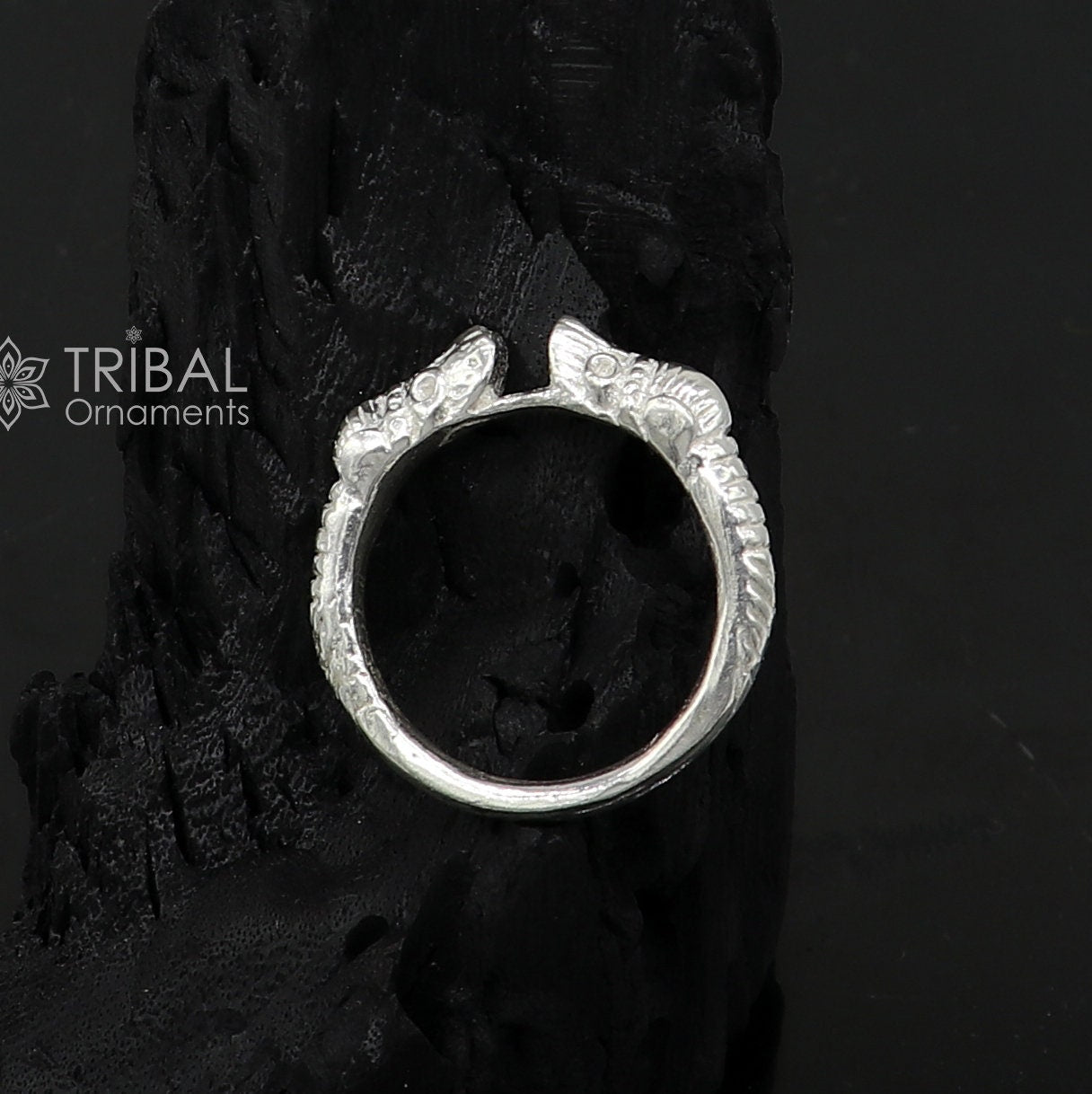 925 sterling silver handcrafted crocodile design thumb ring by TRIBAL ORNAMENTS, showcasing detailed jewelry craftsmanship.