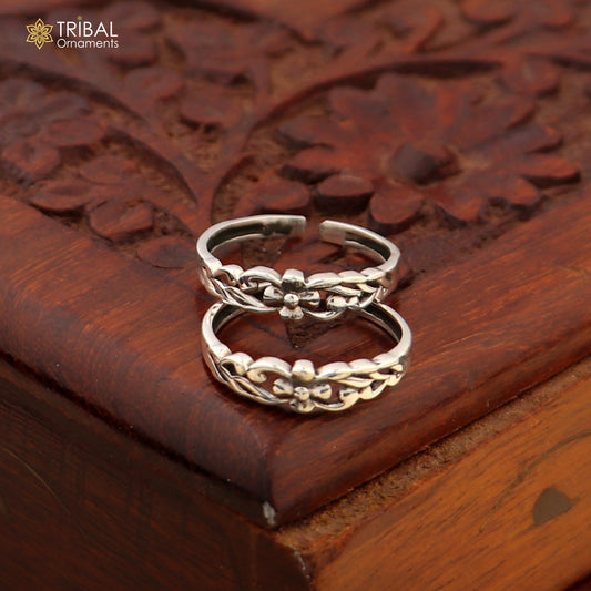 Sterling silver handcrafted vintage oxidized toe rings with tribal design, ideal for brides and traditional wedding jewelry.