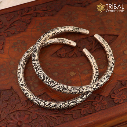 Vintage floral design 925 sterling silver foot kada ankle bracelet with oxidized tribal and ethnic jewelry style.