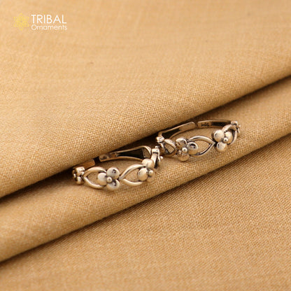 Sterling silver toe ring with intricate tribal design, ideal for brides and ethnic weddings, by TRIBAL ORNAMENTS.