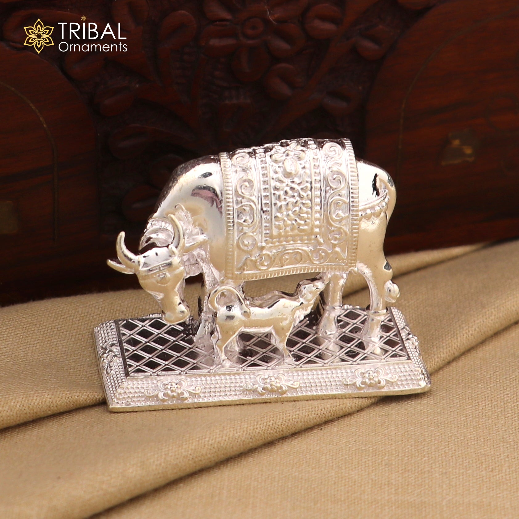 Divine cow with calf 925 sterling silver vintage Nakshi work design Kamdhenu cow, deity's cow, wishing cow art834 - TRIBAL ORNAMENTS