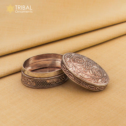 Small bridal kajal box in 925 sterling silver, tribal ornaments design, decorative jewelry or trinket container for special occasions.