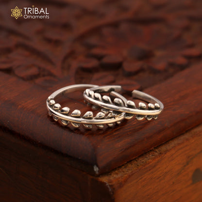 Sterling silver small toe ring with custom tribal design, handmade bridal jewelry from TRIBAL ORNAMENTS India.
