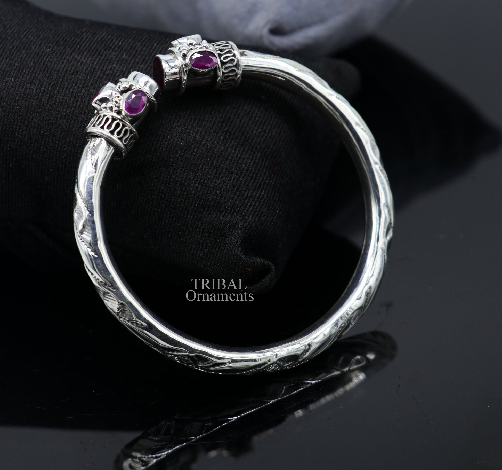925 sterling silver tribal bangle cuff with vintage design, adjustable twisting feature, featuring stone details, daily-use tribal jewelry.
